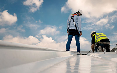 roof repairmen